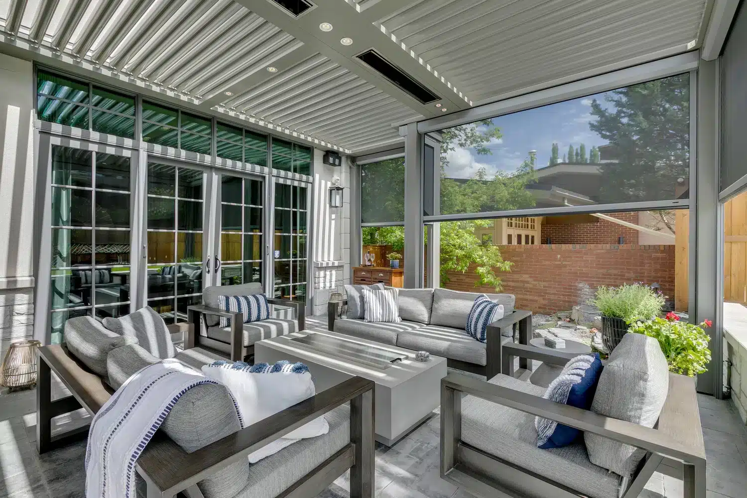 StruXure Smart Pergola - ideas of smart pergolas and outdoor shade structures - Pergola Builders in California