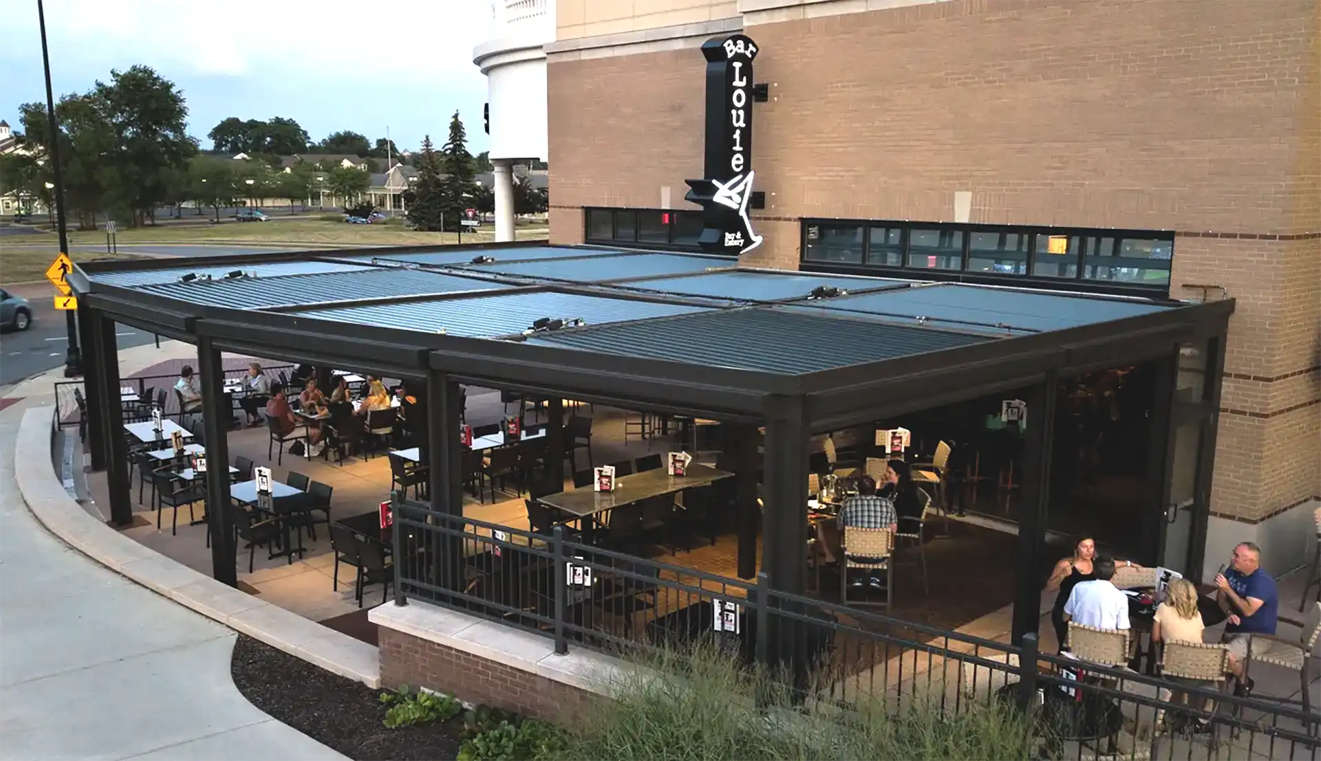 Louvered roof pergola for restaurants in california